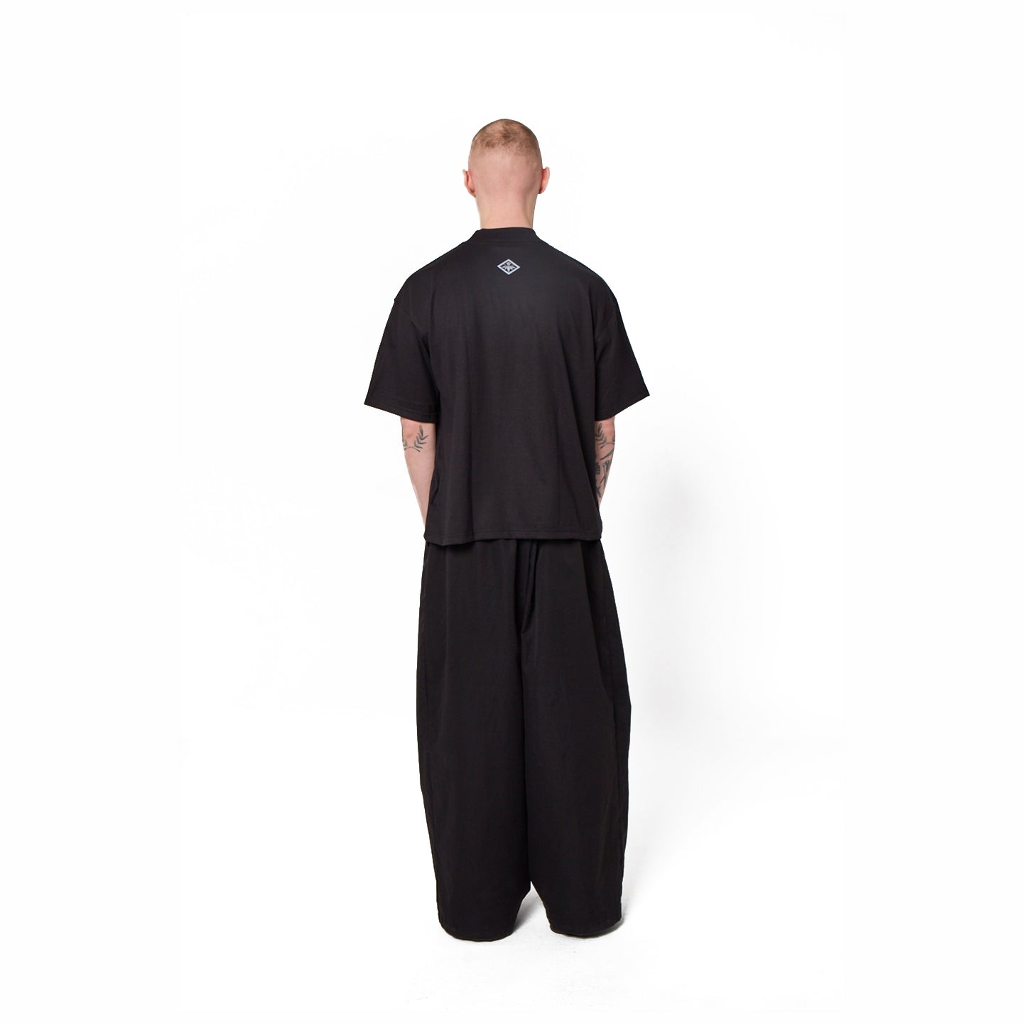 Lazaci Mock Neck - BLK / WHI
